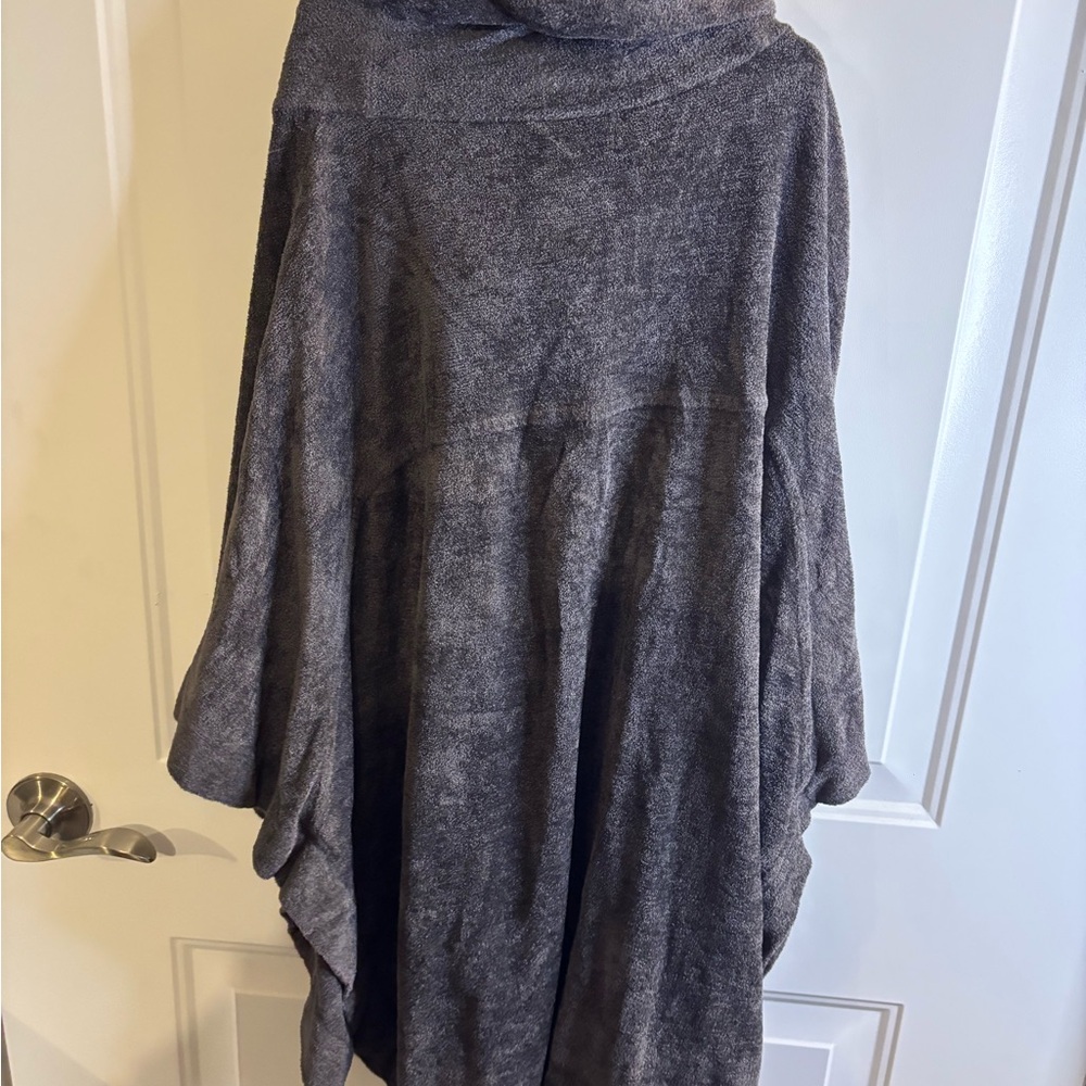 Barefoot Dreams Cozy Chic Lite Weekend Poncho in Grey Sz S/M - Picture 6 of 6